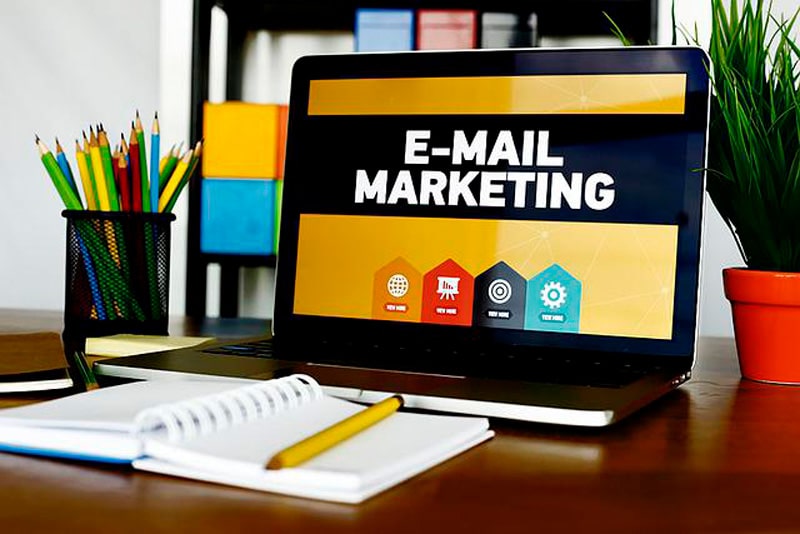 Aprende a diseñar en 6 pasos una estrategia de email marketing exitosa para que tu marca cumpla con sus objetivos ya sean de fidelización, captación, aumento de suscripciones o compra de productos o servicios.